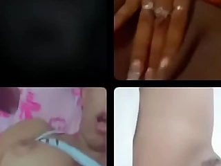Gringas se masturbando ao vivo no Instagram, mais lives no instagramlivesbr xxx video  porn video 