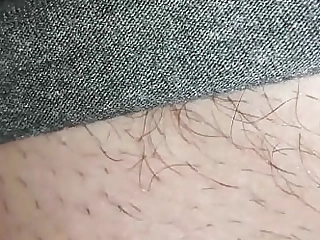 Garoto mostra seu pubis, pelos e penis delicioso