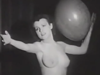 X retro model with a beautiful body plays with balloons for the multitude on stage