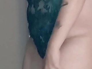 Natasha bailando con Ass-plug anal de zorrita