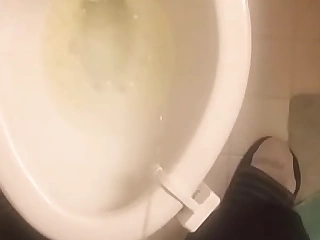 Seductive a urinate