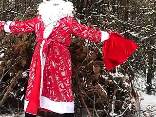 Russian SANTA CLAUS jerks not present his BIG DICK in an obstacle woods added to sends his load as a gift for an obstacle New Year 2022!