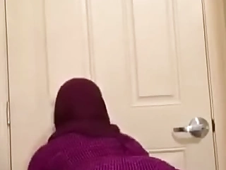 Hijabi super-sexy ass in tights
