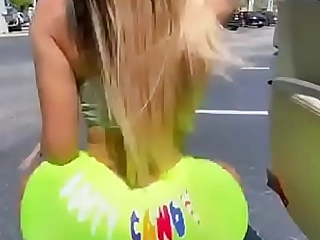 Impressive big ass Twerking in public. Who is she?