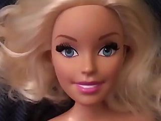 28 Cower Barbie Dame 15
