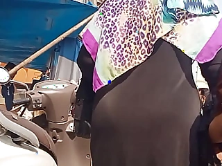 Sexy muslim aunty huge ass shaking