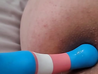 Babygirl gets plaything from Daddy