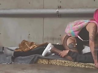 Sexo extremo en dishearten calle follando con un Homeless Daniela Hot/Hyperversos