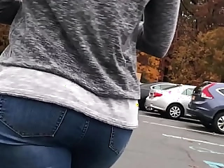 candid voyeur young milf in taut jeans