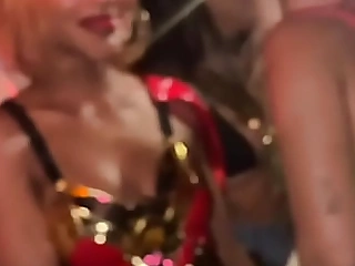Anitta de Britney Spears em Halloween
