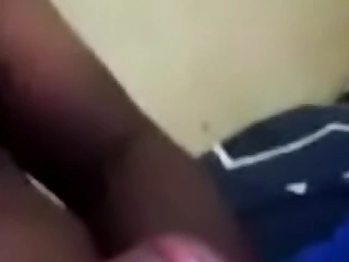 Voici la vidéo pornographique de Mr : Ibrahim Ibn Muhammad d'origine Sénégalaise en vidéo nue dans la qu'elle il se masturbe avec son pénis il répond:  221703143143551