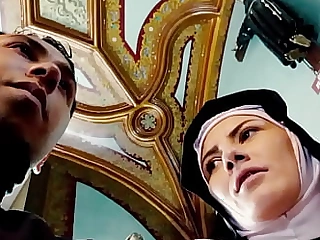Sor Raymunda - Religiosa confieza sus sueños humedos y cae en pecado con sacerdote