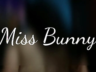 A Miss.bunny le encanta dar sentones