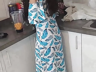 Mi Hijastra Hermosa hairbrush Vestido Azul Cocinando Es Mi Esclava Sexual Cuando su Mammy no Esta en Casa