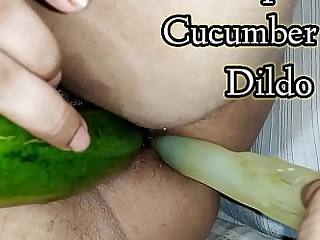 Cucumber added to Dildo greatest for double penetration in ass added to vagina jibe be required of bbw chubby hot indian wife in apparent hindi audio