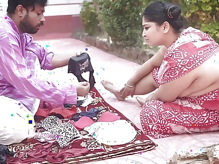 Desi Hooter-sling and Panty Salesman Bade Bade Dudhwali Gao ki Chhori Ko Hooter-sling ke badale Chod Diya Maje Lekar ( Hindi Audio )