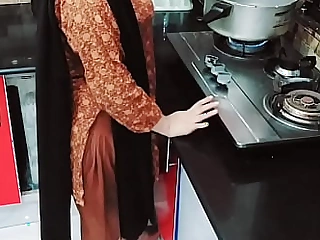 Desi Housewife Fucked Concerning In Kitchen While She's Channel on the way Concerning Hindi Audio