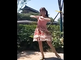 中国网红小鸟酱vip户外裸体跳舞视频流出