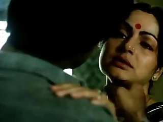 Rakhee String up Making Scene - Paroma - Classic Hindi Movie (360p)