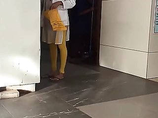 Indian be fond of sexy taut leggings hidden cam at dispensary