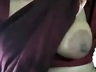 Indian Aunty nailed on touching saree